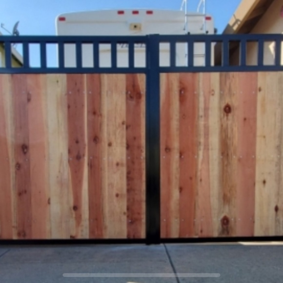 Gate - Picture 2 of 4